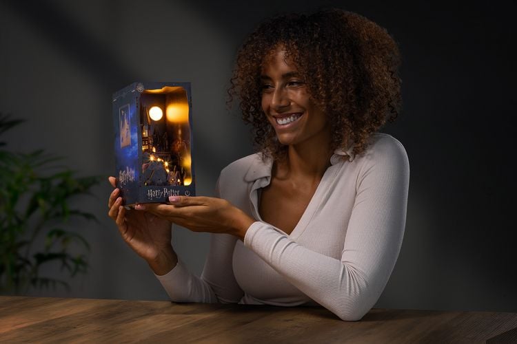 Produktbild: Book Nook DIY B&uuml;cherecke Revell Harry Potter "Hogwarts Castle"