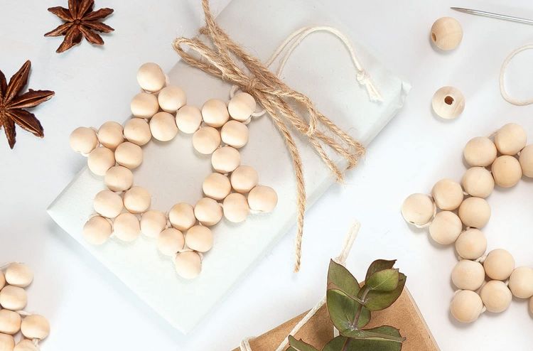 Produktbild: Folia Holzperlen Sterne Set NATURE, 161-teilig