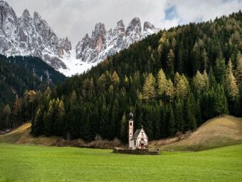 Produktbild: CALVENDO Puzzle San Giovanni in Ranui Kirche, Dolomiten | 1000 Teile Lege-Gr&ouml;&szlig;e 64x48cm Foto-Puzzle f&uuml;r gl&uuml;ckliche Stunden