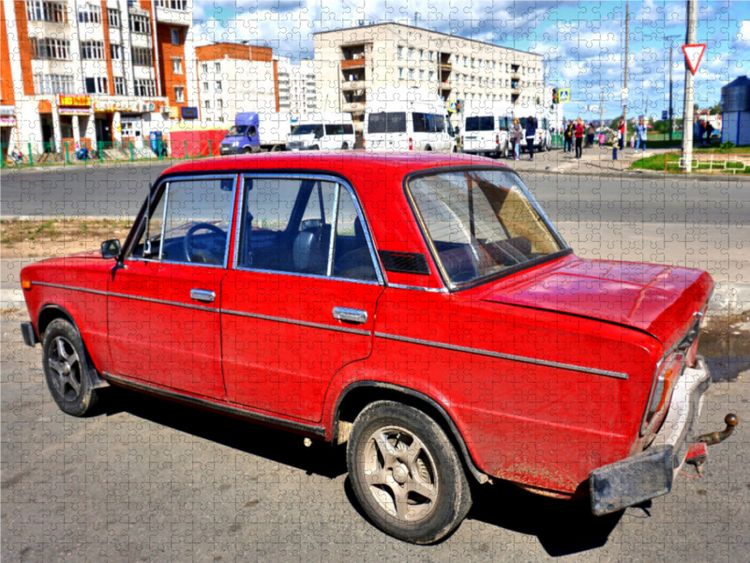 Produktbild: CALVENDO Puzzle Der sowjetische Oldtimer LADA 2105 in Tscheboksary 1000 Teile Lege-Gr&ouml;&szlig;e 640 x 480 cm Foto-Puzzle Bild von Henning von L&ouml;wis of Menar