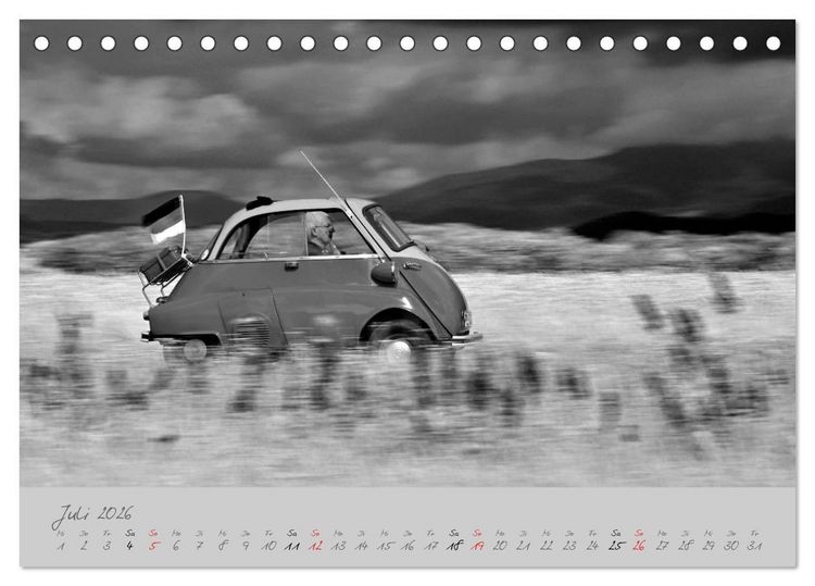 Produktbild: BMW Isetta 300 in schwarzwei&szlig; (Tischkalender 2026 DIN A5 quer), CALVENDO Monatskalender