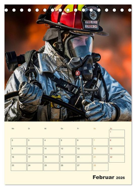 Produktbild: Feuerwehr - Warten auf den n&auml;chsten Einsatz (Tischkalender 2026 DIN A5 hoch), CALVENDO Monatskalender