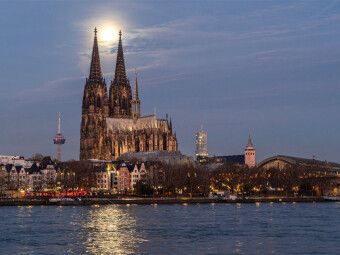 Produktbild: CALVENDO Puzzle Vollmond &uuml;ber dem K&ouml;lner Dom | 1000 Teile Lege-Gr&ouml;&szlig;e 64x48cm Foto-Puzzle f&uuml;r gl&uuml;ckliche Stunden
