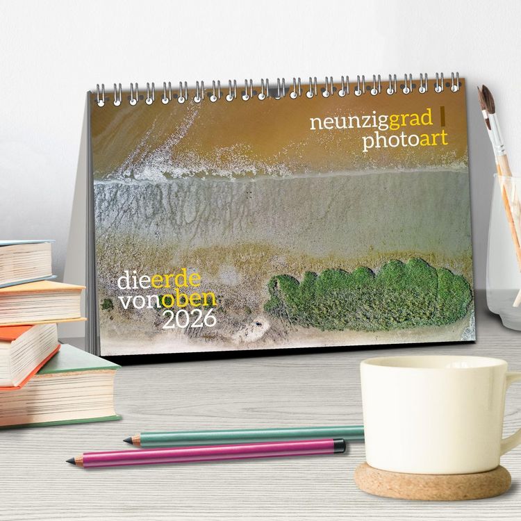 Produktbild: neunziggrad photoart: die erde von oben (Tischkalender 2026 DIN A5 quer), CALVENDO Monatskalender