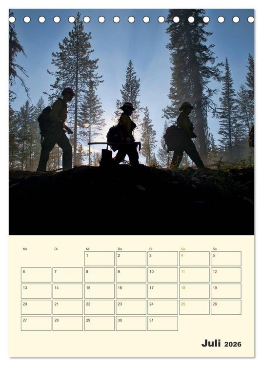 Produktbild: Feuerwehr - Warten auf den n&auml;chsten Einsatz (Tischkalender 2026 DIN A5 hoch), CALVENDO Monatskalender