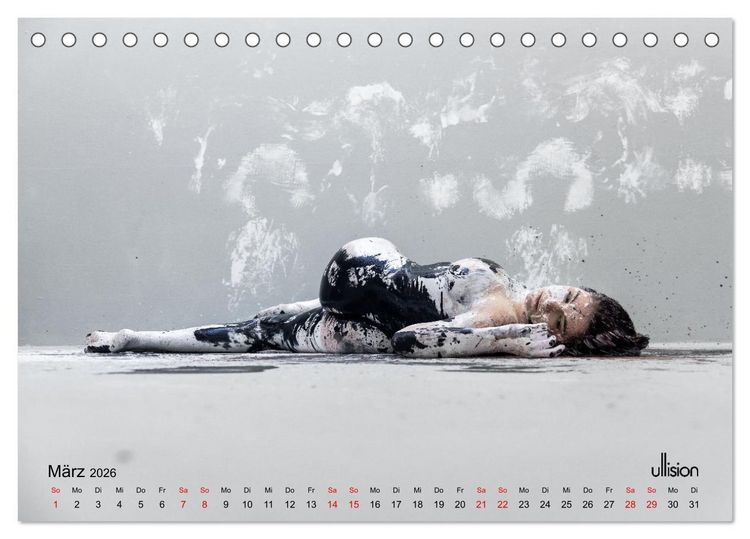 Produktbild: Akt in Farbe &ndash; schwarzwei&szlig; (Tischkalender 2026 DIN A5 quer), CALVENDO Monatskalender
