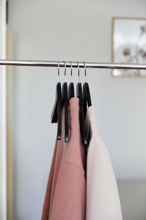 Produktbild: Kleiderb&uuml;gel Mod. Paris Schwarz 5er Set, Garderobenb&uuml;gel in schlanker Form