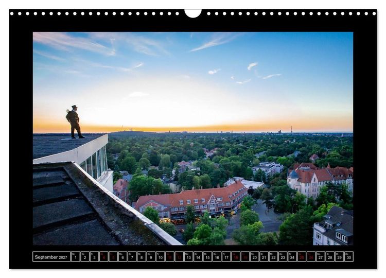 Produktbild: Schornsteinfeger &uuml;ber Berlin - Die Gl&uuml;cksbringer auf den D&auml;chern der Hauptstadt (Wandkalender 2027 DIN A3 quer), CALVENDO Monatskalender