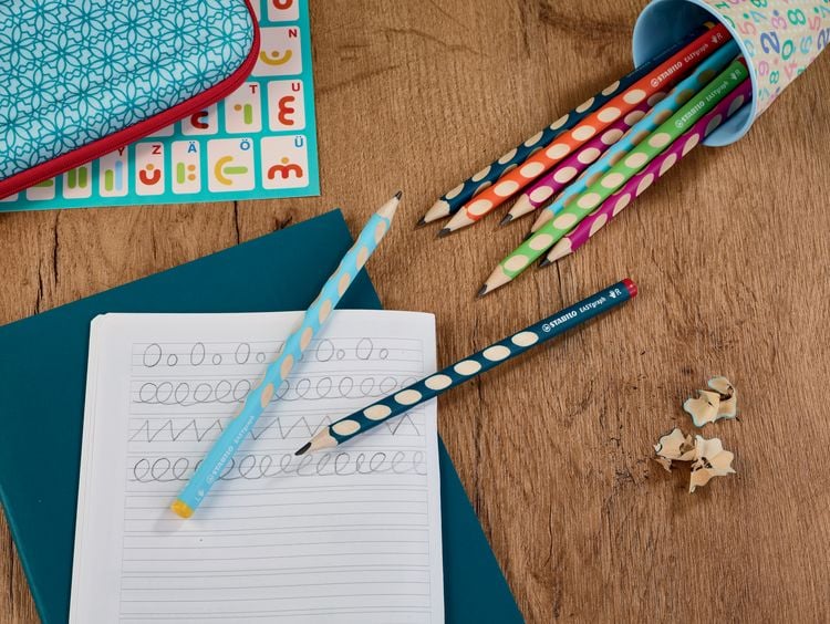 Produktbild: STABILO Ergonomischer Dreikant-Bleistift f&uuml;r Rechtsh&auml;nder -   EASYgraph in pink - Einzelstift - H&auml;rtegrad HB
