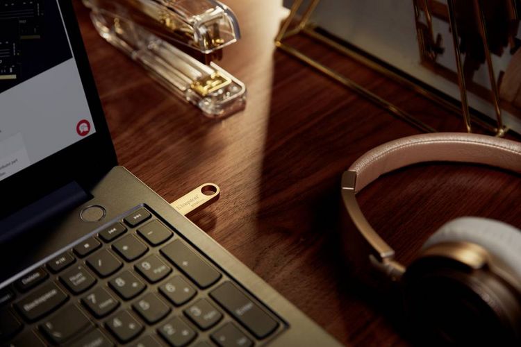 Produktbild: Kingston DataTraveler SE9 G3 USB-Stick Retail 512GB Gold DTSE9G3/512GB USB-A (USB 3.2 Gen 1)