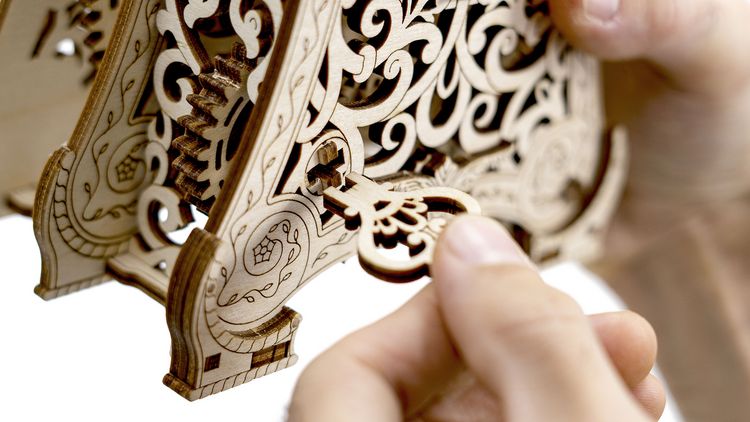 Produktbild: Tiny Adventures - Magic Clock, Funktionsmodell aus Holz zum Zusammenbauen