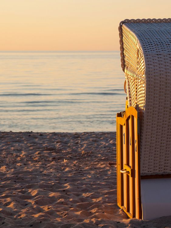 Produktbild: CALVENDO Puzzle Im Strandkorb auf das Meer blicken 1000 Teile Lege-Gr&ouml;&szlig;e 48 x 64 cm Foto-Puzzle Bild von Gabriele Hanke
