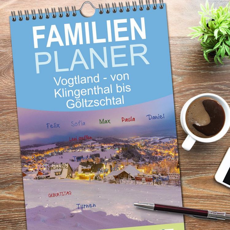 Produktbild: Familienplaner 2026 - Vogtland - von Klingenthal bis G&ouml;ltzschtal mit 5 Spalten (Wandkalender, 21 x 45 cm) CALVENDO