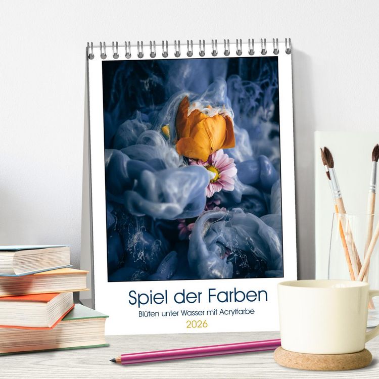 Produktbild: Spiel der Farben - Bl&uuml;ten unter Wasser mit Acrylfarben (Tischkalender 2026 DIN A5 hoch), CALVENDO Monatskalender