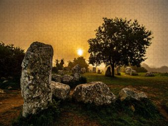 Produktbild: CALVENDO Puzzle Erleben Sie die mystische Pracht der Menhire bei den Alignements de Kerzerho in Erdeven! | 1000 Teile Lege-Gr&ouml;&szlig;e 64x48cm Foto-Puzzle f&uuml;r gl&uuml;ckliche Stunden
