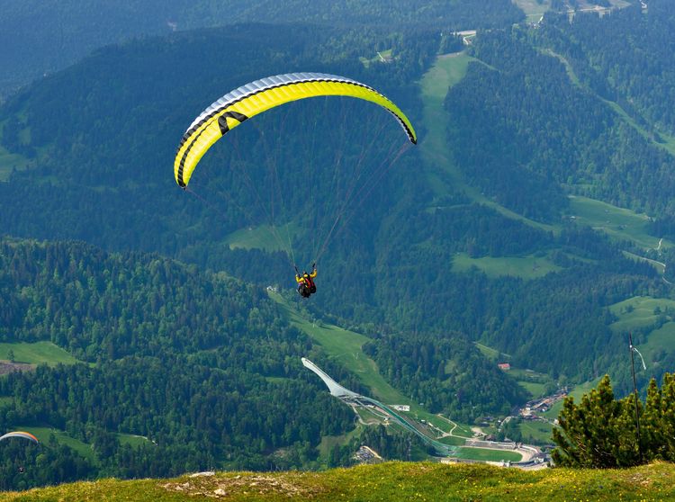 Produktbild: CALVENDO Puzzle Gleitschirmflieger am Wank 2000 Teile Lege-Gr&ouml;&szlig;e 90 x 67 cm Foto-Puzzle Bild von Dieter-M. Wilczek
