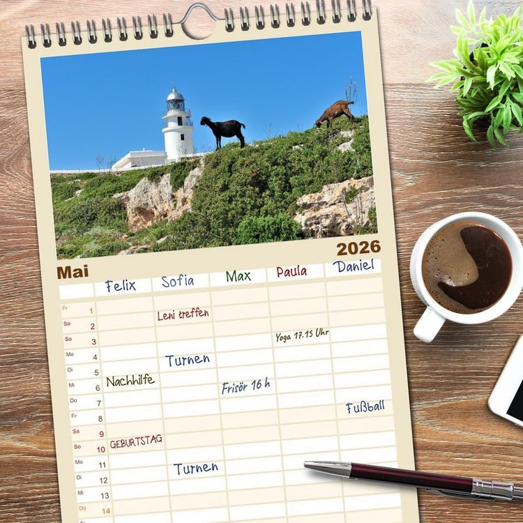 Produktbild: Familienplaner 2026 - Menorca, die sch&ouml;ne Schwester mit 5 Spalten (Wandkalender, 21 x 45 cm) CALVENDO