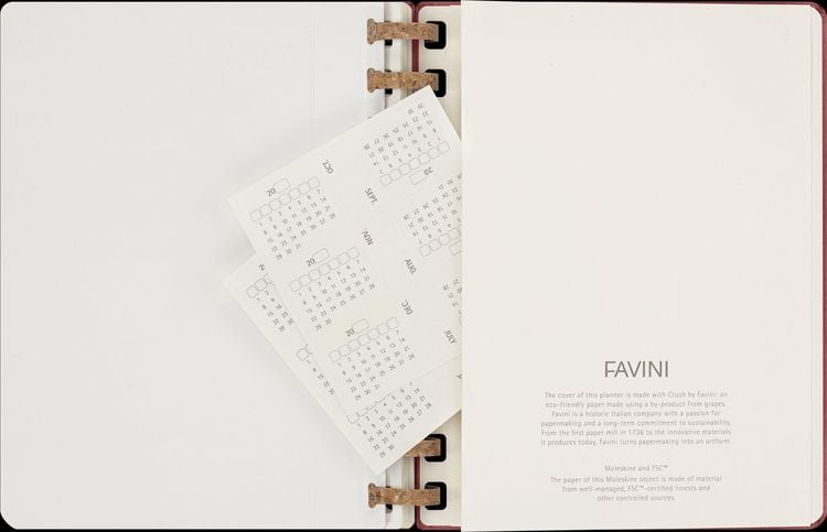 Produktbild: Moleskine Undatierter Life Kalender Mit Spiralbindung, Xl, Wochen-Monatskalender, Fester Einband, Crush Cherry