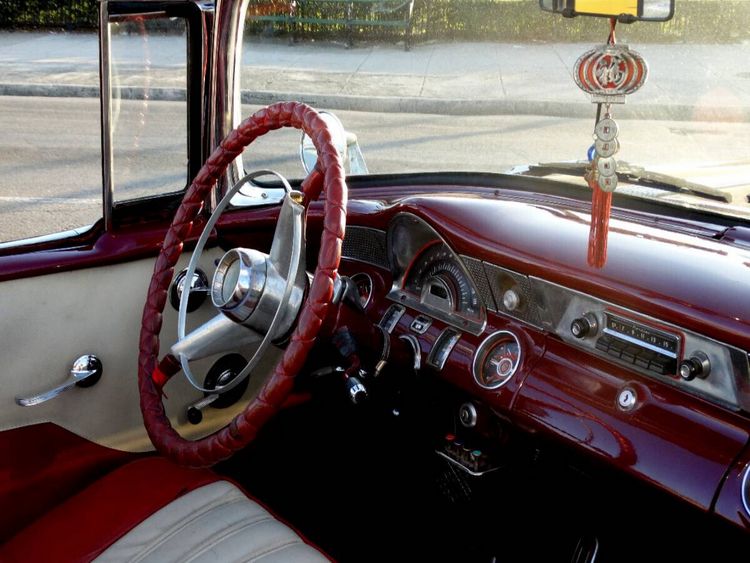 Produktbild: CALVENDO Puzzle Ein Motiv aus dem Kalender "Auto-Legenden PONTIAC" | 1000 Teile Lege-Gr&ouml;&szlig;e 64x48cm Foto-Puzzle f&uuml;r gl&uuml;ckliche Stunden