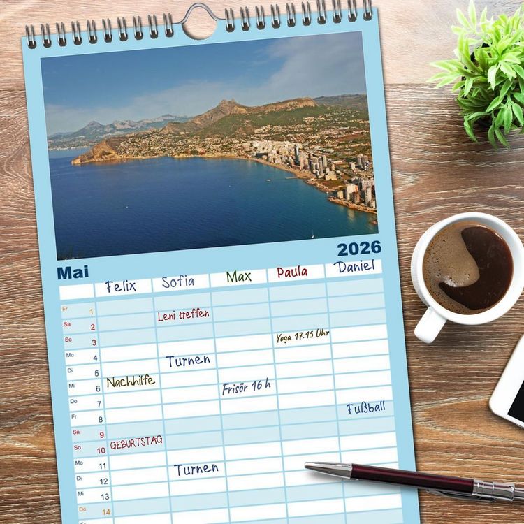 Produktbild: Familienplaner 2026 - Costa Blanca. Schroffe Felsen und schillerndes Mittelmeer mit 5 Spalten (Wandkalender, 21 x 45 cm) CALVENDO