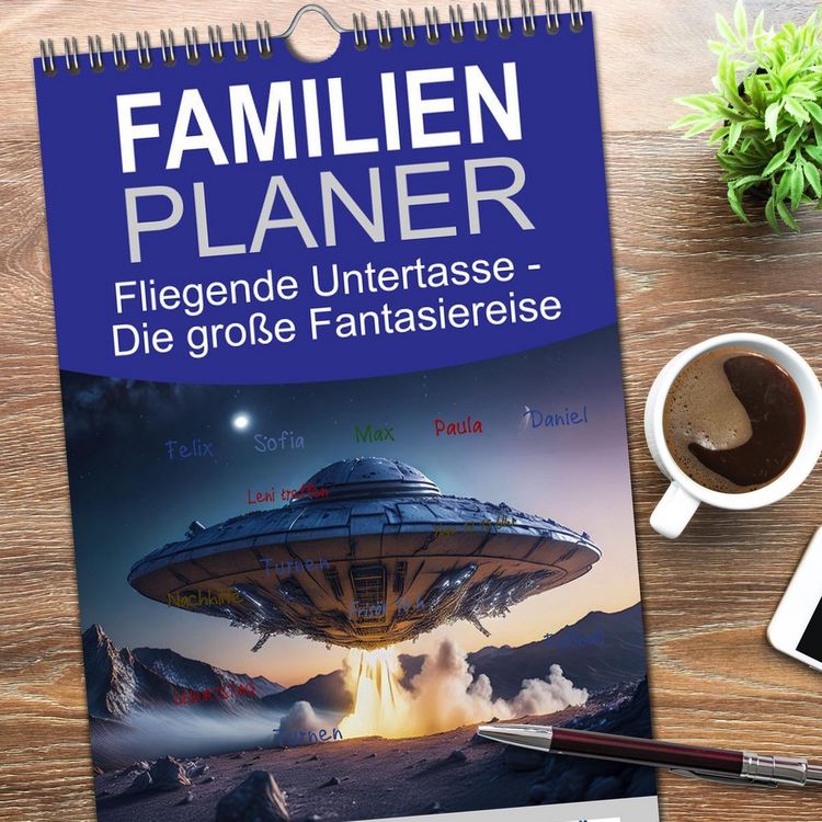 Produktbild: Familienplaner 2026 - Fliegende Untertasse - Die gro&szlig;e Fantasiereise mit 5 Spalten (Wandkalender, 21 x 45 cm) CALVENDO