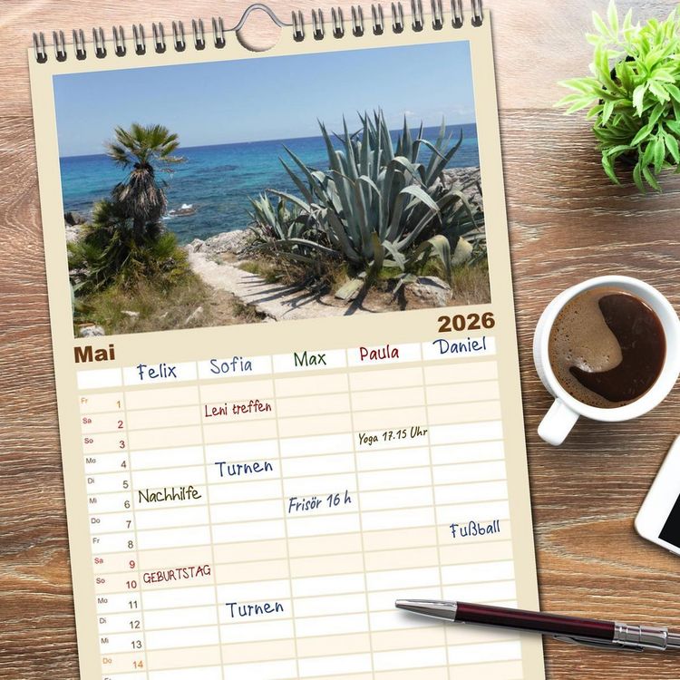 Produktbild: Familienplaner 2026 - Cala Ratjada mit 5 Spalten (Wandkalender, 21 x 45 cm) CALVENDO