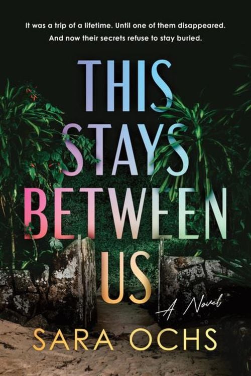 This Stays Between Us von Sara Ochs - Taschenbuch - 978-1-72827-959-6 ...