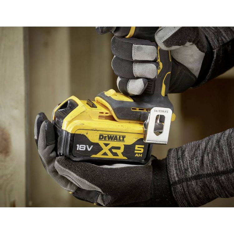 Produktbild: DEWALT DCD799P2T-QW 2-Gang-Akku-Schlagbohrschrauber inkl. 2. Akku, inkl. Ladeger&auml;t, inkl. Koffer