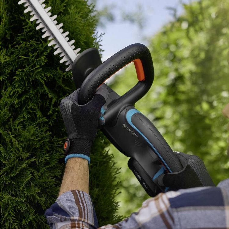 Produktbild: GARDENA Akku-Heckenschere EasyCut 55/18V P4A solo Akku Akku-Heckenschere Li-Ion 550mm
