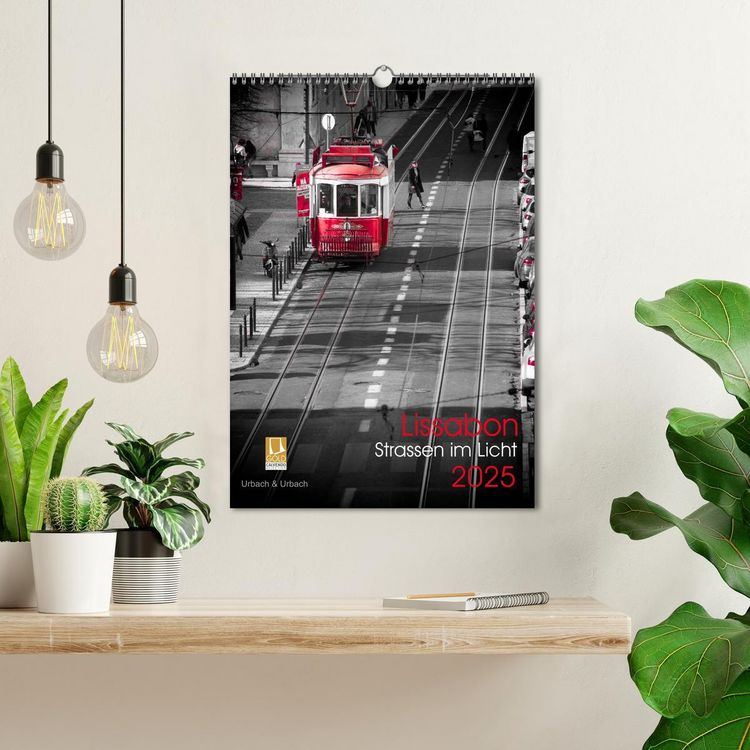 Produktbild: Lissabon Stra&szlig;en im Licht (Wandkalender 2025 DIN A3 hoch), CALVENDO Monatskalender