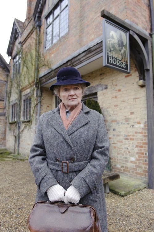 Produktbild: Agatha Christie: Marple - Die komplette Serie. Collector's Box. - Alle sechs Staffeln. Alle 23 Episoden. Plus exklusives Bonusmaterial. [13 DVDs]