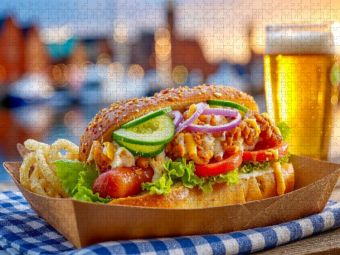 Produktbild: CALVENDO Puzzle Ein Hot Dog - zum Reinbei&szlig;en | 2000 Teile Lege-Gr&ouml;&szlig;e 90x67cm Foto-Puzzle f&uuml;r gl&uuml;ckliche Stunden