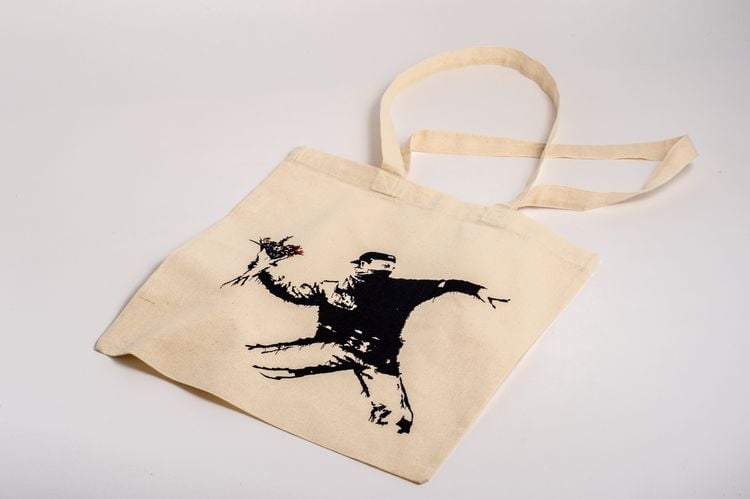 Produktbild: Stofftasche Banksy - Blumenwerfer