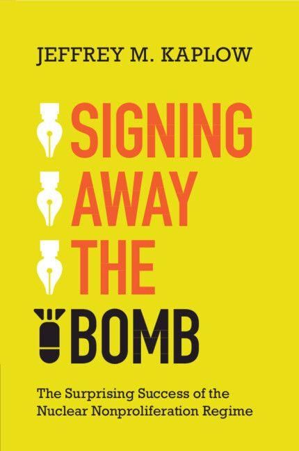 Produktbild: Signing Away the Bomb