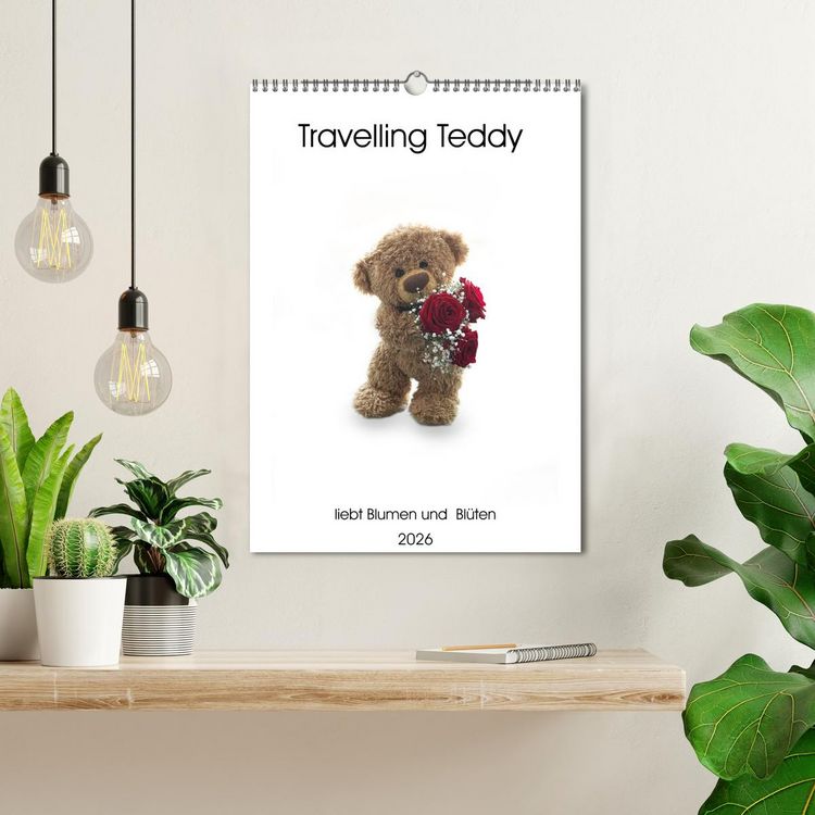 Produktbild: Travelling Teddy liebt Blumen und Bl&uuml;ten (Wandkalender 2026 DIN A3 hoch), CALVENDO Monatskalender