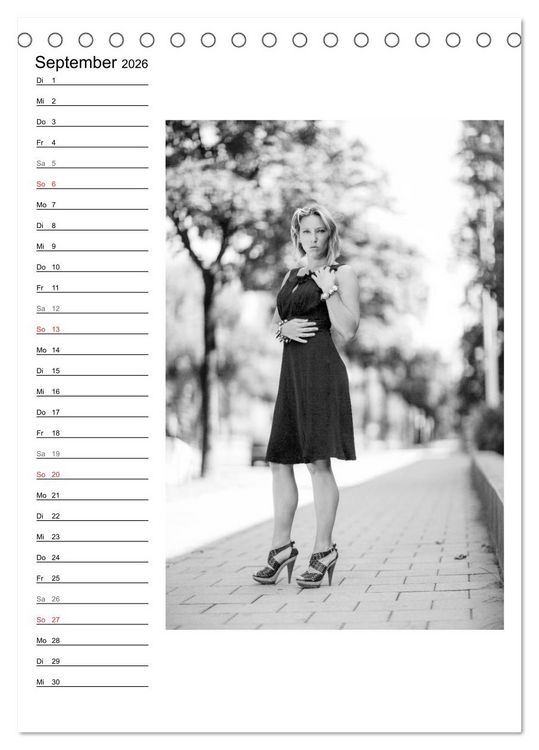 Produktbild: Mode in schwarz und wei&szlig; (Tischkalender 2026 DIN A5 hoch), CALVENDO Monatskalender