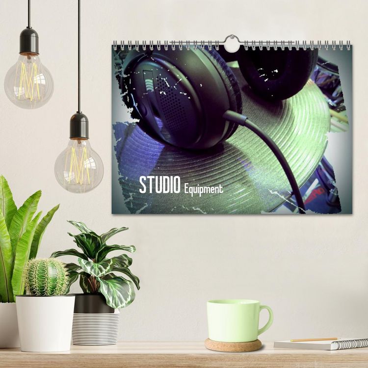 Produktbild: STUDIO Equipment (Wandkalender 2026 DIN A4 quer), CALVENDO Monatskalender