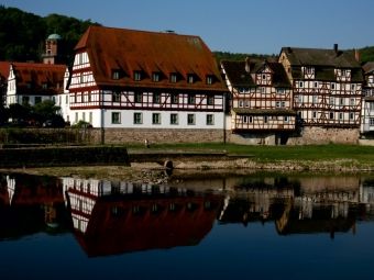 Produktbild: CALVENDO Puzzle Marstall und Fachwerkh&auml;user in Rotenburg a.d. Fulda | 1000 Teile Lege-Gr&ouml;&szlig;e 64x48cm Foto-Puzzle f&uuml;r gl&uuml;ckliche Stunden