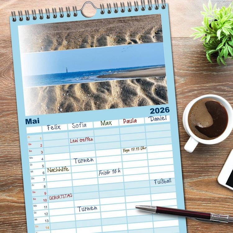 Produktbild: Familienplaner 2026 - K&uuml;stenstreifen an der Nordsee mit 5 Spalten (Wandkalender, 21 x 45 cm) CALVENDO