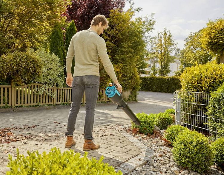 Produktbild: GARDENA PowerJet 18V P4A Ready-To-Use Set Akku 14890-20 Laubbl&auml;ser inkl. Akku 18 V