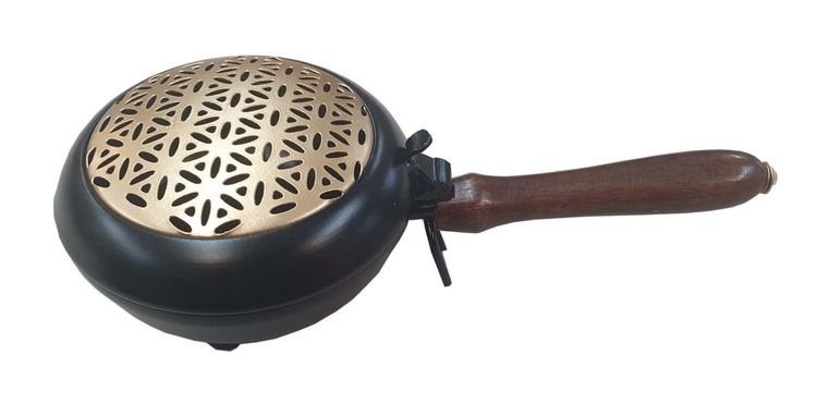 Produktbild: R&auml;uchergef&auml;&szlig; "Blume des Lebens" aus Stahl mit goldener Blume des Lebens schwarz mit Holzgriff