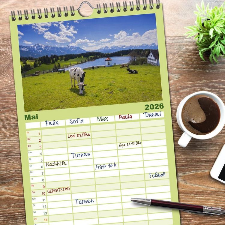 Produktbild: Familienplaner 2026 - Allg&auml;uer Sch&ouml;nheiten Allg&auml;u - Land der K&uuml;he mit 5 Spalten (Wandkalender, 21 x 45 cm) CALVENDO