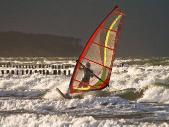 Produktbild: CALVENDO Puzzle Surfer auf der Ostsee | 1000 Teile Lege-Gr&ouml;&szlig;e 64x48cm Foto-Puzzle f&uuml;r gl&uuml;ckliche Stunden