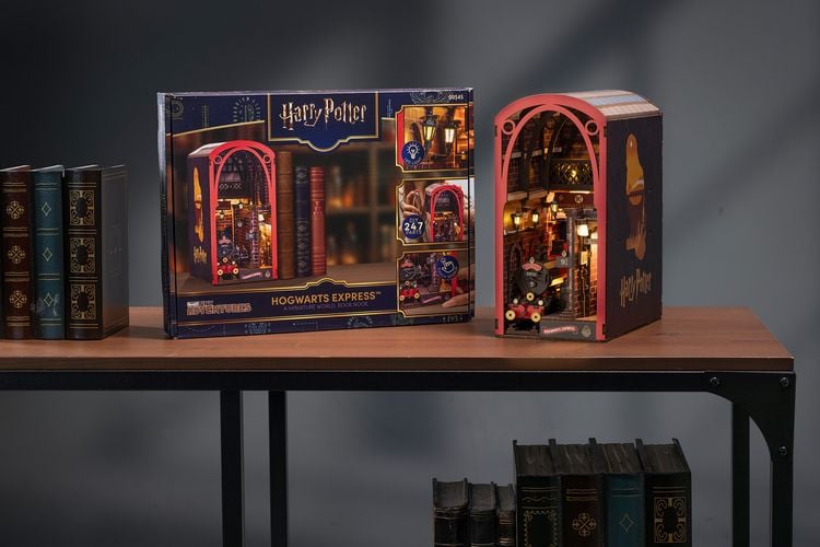 Produktbild: Book Nook DIY B&uuml;cherecke Revell Harry Potter "Hogwarts Express"