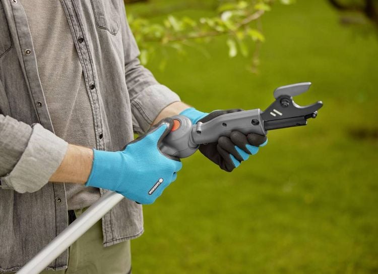Produktbild: GARDENA 14774-55 HighCut 250/18V P4A solo Astschere