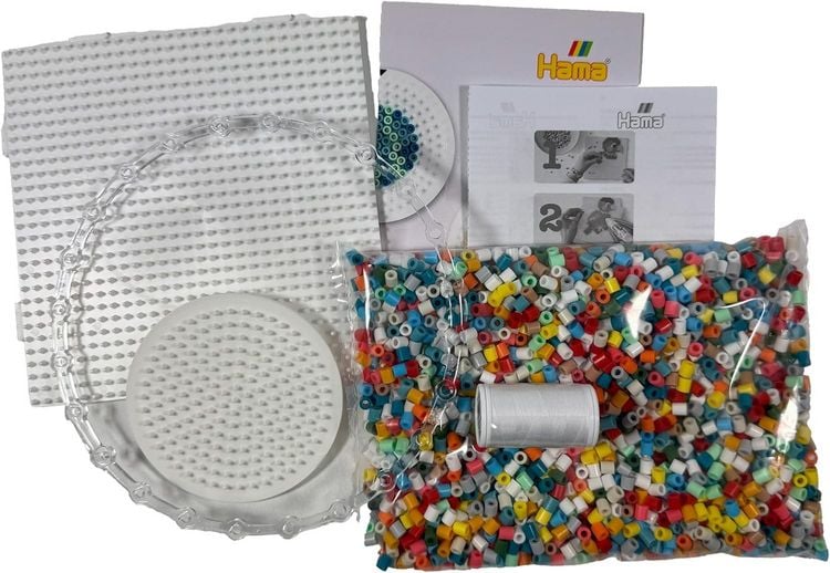 Produktbild: Hama 3257 - B&uuml;gelperlen Weltraum, Geschenkpackung mit ca. 2.500 Midi-Perlen, 2 Stiftplatten, Motiv-Vorlage, B&uuml;gelpapier