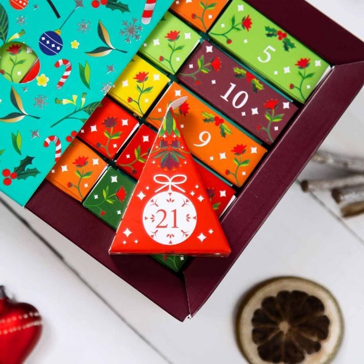 Produktbild: BIO Tee Adventskalender "Christmas Vibes only", Design Adventskalender mit Fr&uuml;chtetee, Kr&auml;utertee, Tee