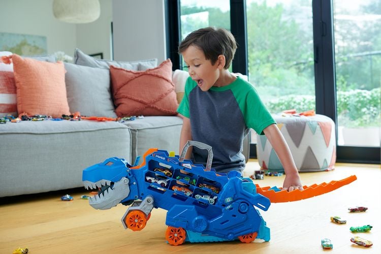 Produktbild: Der Hot Wheels City Ultimative Transporter verwandelt sich in einen T-Rex mit Rennstrecke, Aufbewahrung von mehr als 20 Autos
