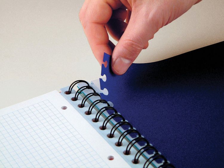 Produktbild: OXFORD Collegeblock Essentials European Book, A4+, 4 Loch 7 mm liniert 240 Seiten