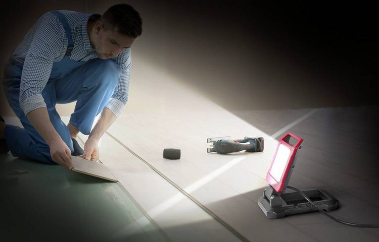Produktbild: TOOLCRAFT LED-Baustrahler 20W (Schweizer Netzstecker) Naturwei&szlig; TO-7914468